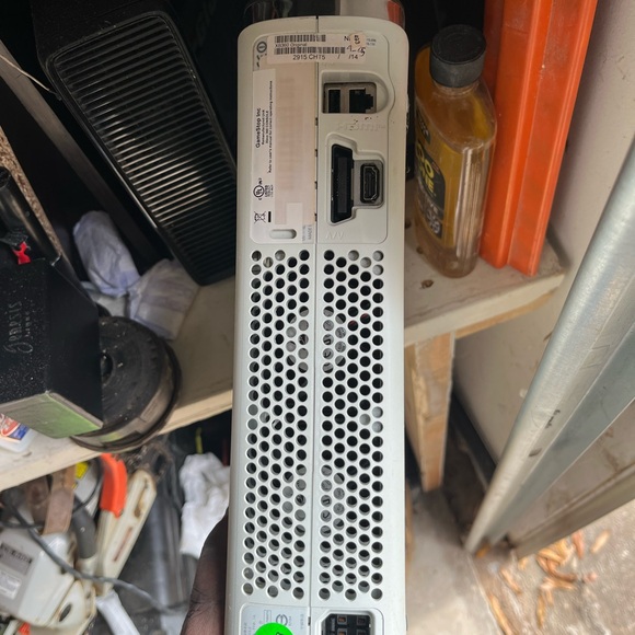 Used xbox. I don’t knoww anything about this item! As is! No wires!